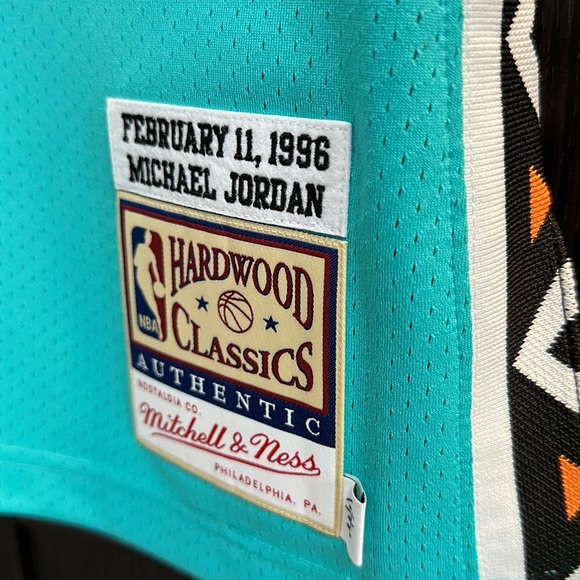 Mitchell & Ness East All Star Chicago Bulls '96 Michael Jordan #23 Teal Jersey - Picture 5 of 13
